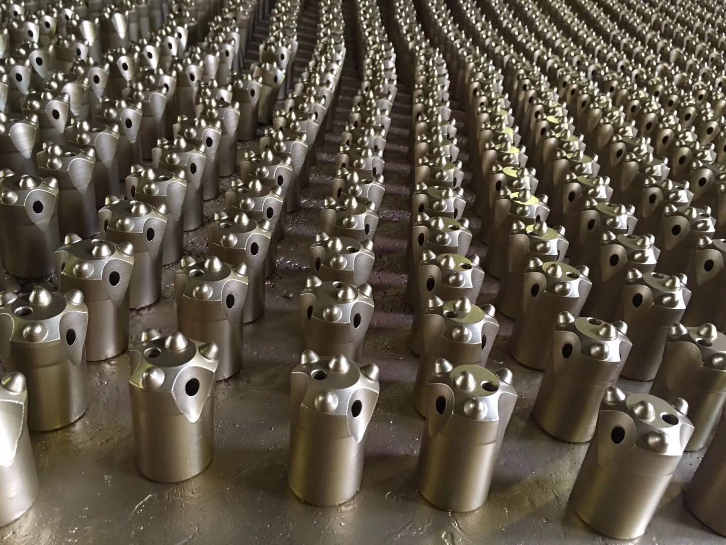 350pcs 7 degree 40mm taper button bits ordered by Peru clients